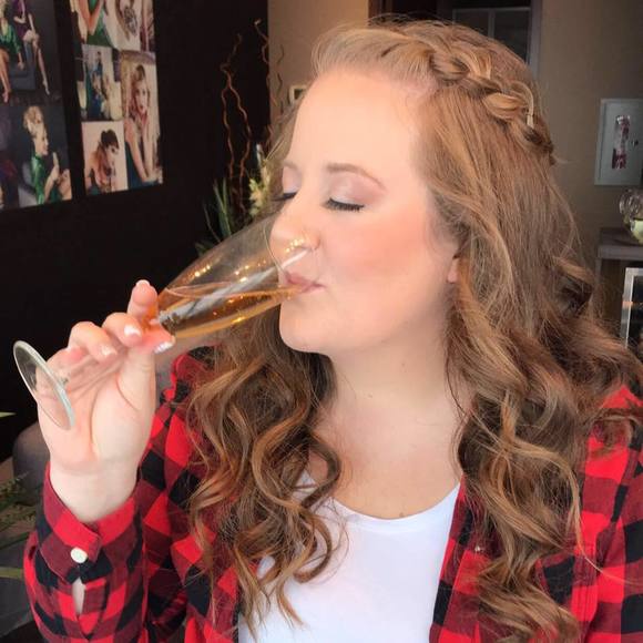 Meet your Posher, Danielle - Picture 1 of 1